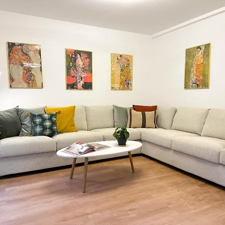 Creatividad Y Personalidad En Centro De Apartment