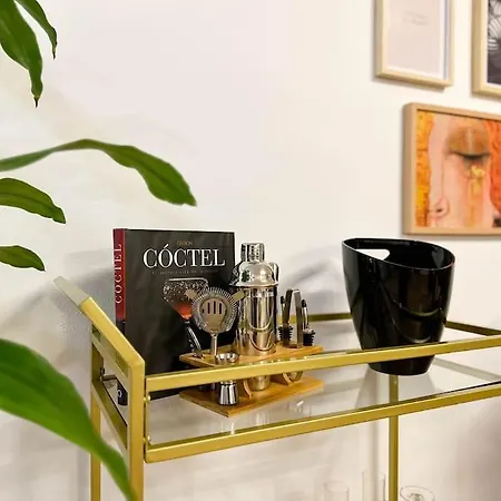 Creatividad Y Personalidad En Centro De Apartment Alicante