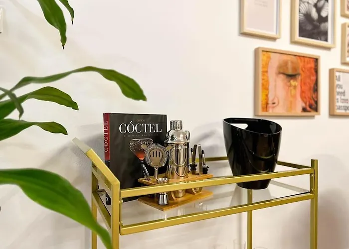 Creatividad Y Personalidad En Centro De Apartament Alicante
